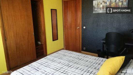 Habitación en apartamento de 6 dormitorios en Alcalá de Henares, Madrid. - MADRID