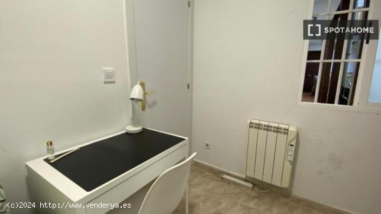 Se alquila habitación en piso compartido en Madrid - MADRID