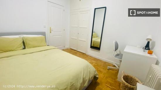 Se alquila habitación en piso compartido en Madrid - MADRID