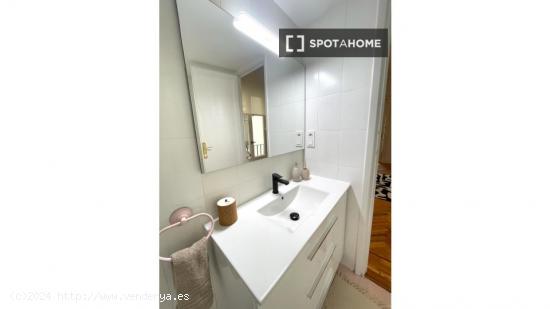 Habitaciones en apartamento de 7 dormitorios en Argüelles - MADRID