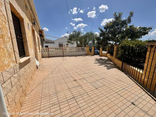 MARAVILLOSA CASA EN ORIHUELA TODA REFORMADA, CON PARCELA, GARAJE, POSIBILIDAD DE TERRAZA ¡VISITELA!