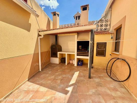 MARAVILLOSA CASA EN ORIHUELA TODA REFORMADA, CON PARCELA, GARAJE, POSIBILIDAD DE TERRAZA ¡VISITELA!