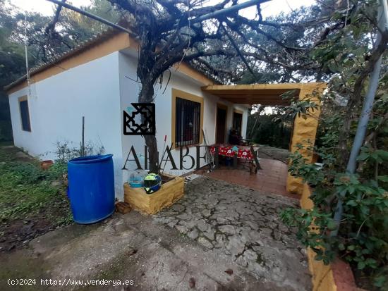 ///GRAN PARCELA CON PISCINA EN EL JARDINITO,LAS ERMITAS,CORDOBA//// - CORDOBA