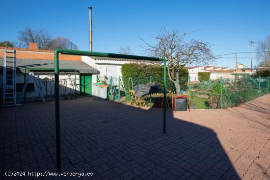 CASA DE CAMPO CON GRAN PARCELA EN CAMINO VIEJO DE SIMANCAS - VALLADOLID