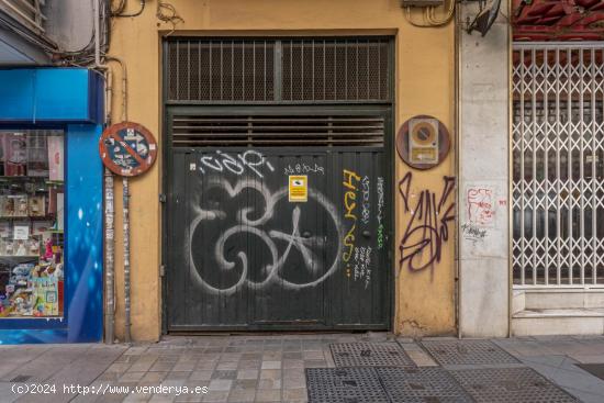 Venta de garaje en Calle Pedro Antonio de Alarcón a 50 metros de Calle Recogidas - GRANADA