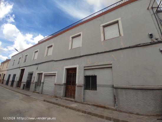  CASA EN MONTEALEGRE EN ZONA CENTRO, HACIENDO ESQUINA CON OPICIONES MUY INTERESANTES - ALBACETE 