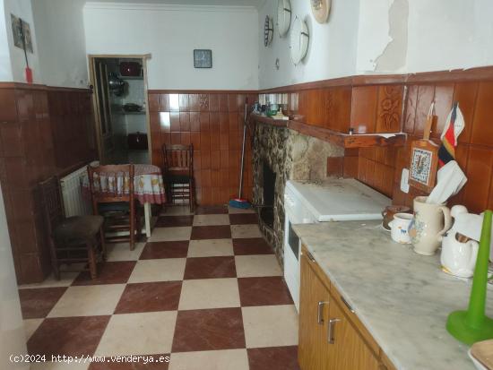 CASA EN MONTEALEGRE EN ZONA CENTRO, HACIENDO ESQUINA CON OPICIONES MUY INTERESANTES - ALBACETE