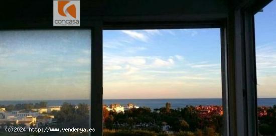 SE VENDE APARTAMENTO REFORMADO CON VISTAS AL MAR - MALAGA