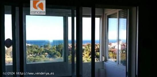 SE VENDE APARTAMENTO REFORMADO CON VISTAS AL MAR - MALAGA