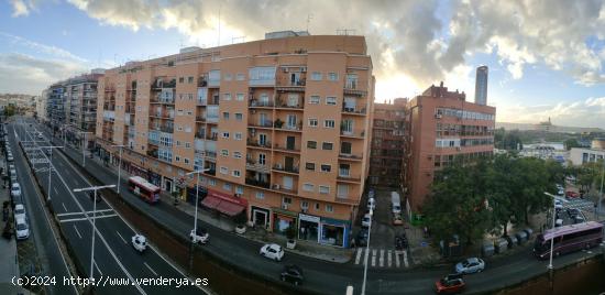 Zona inmejorable sin renunciar a un gran espacio - SEVILLA