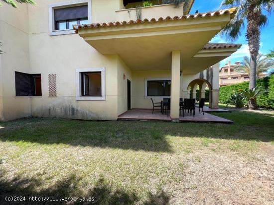 Bajo de 148 m2 con jardín de 185 m2, con 2 piscinas comunitarias, en Isla del Fraile, Águilas - MU