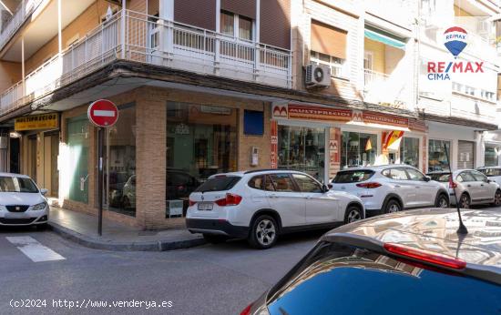 Local Comercial en el centro de Granada muy amplio - GRANADA