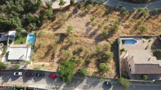 Terreno Urbanizable de 1.000 m² en Otura, Urbanización Cortijo de la Luz - GRANADA