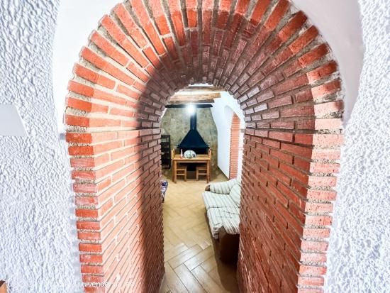 ¡Tu Refugio Perfecto en Granada! Casa-Cueva Encantadora en Los Olivos, Castilléjar - GRANADA