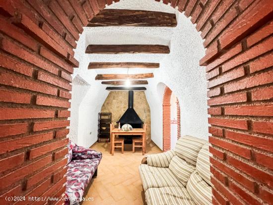 ¡Tu Refugio Perfecto en Granada! Casa-Cueva Encantadora en Los Olivos, Castilléjar - GRANADA