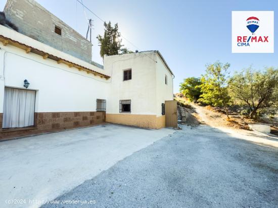 CASA CUEVA CON CUEVA PARA ANIMALES O RESTAURAR - GRANADA