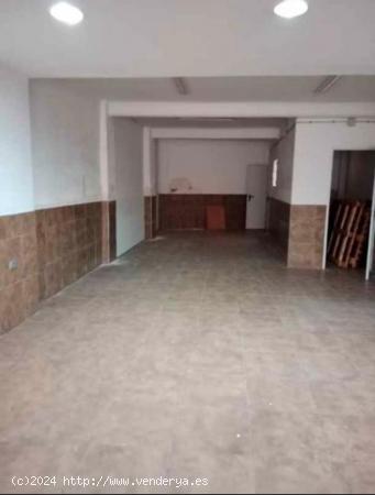 Local comercial en Elche, con patio interior - ALICANTE