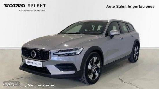 Volvo V 60 V60 Cross Country Core, B4 (diesel) AWD, Diesel de 2023 con 26.805 Km por 44.900 EUR. en 