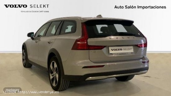 Volvo V 60 V60 Cross Country Core, B4 (diesel) AWD, Diesel de 2023 con 26.805 Km por 44.900 EUR. en 