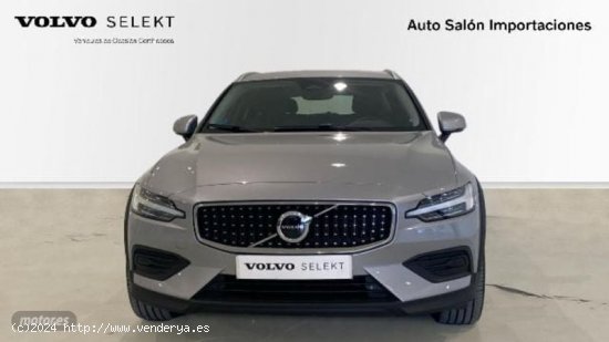 Volvo V 60 V60 Cross Country Core, B4 (diesel) AWD, Diesel de 2023 con 26.805 Km por 44.900 EUR. en 