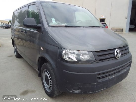 Volkswagen Transporter 2.0 TDI 102 CV FURGON. de 2015 con 210.000 Km por 13.500 EUR. en Murcia