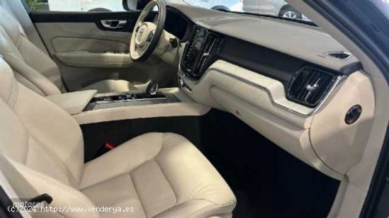 Volvo XC 60 B4  D   CORE de 2023 con 23.596 Km por 44.900 EUR. en Barcelona