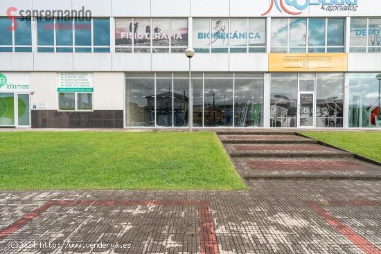 Local comercial en Centro de Negocios con 10 metros de escaparate - CANTABRIA