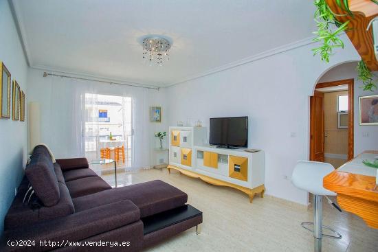 ¡Vistas al Mar y Comodidad Sin Igual en La Mata! Apartamento de 2 Dormitorios en Urbanización Parq