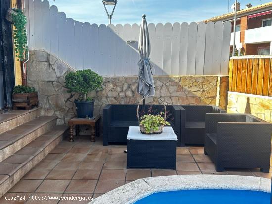 Bonita casa  adosada  con piscina propia en Plademar - TARRAGONA