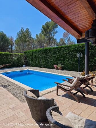 VENTA CHALET EN COLLBATÓ JARDÍN, PISCINA Y VISTAS A LA MONTAÑA!! - BARCELONA