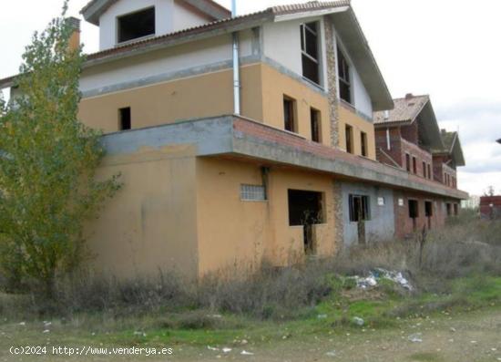 OBRA EN CONSTRUCCION EN VEGA DE INFANZONES- VILLA DE SOTO - LEON