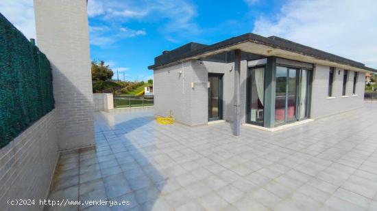 Terraza para soñar en un ático en Cudón - CANTABRIA