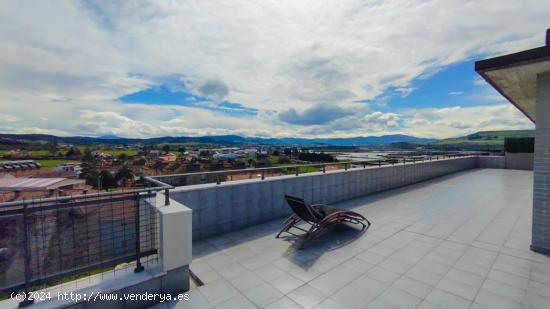 Terraza para soñar en un ático en Cudón - CANTABRIA