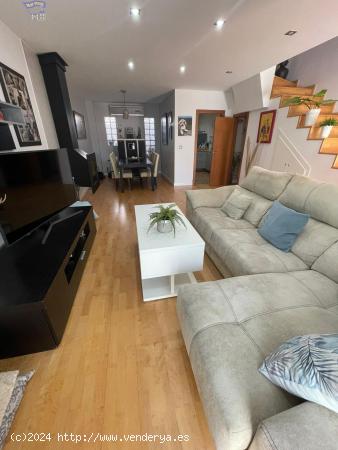 SE VENDE ADOSADA EN ZONA EL SANTISCAL - CADIZ