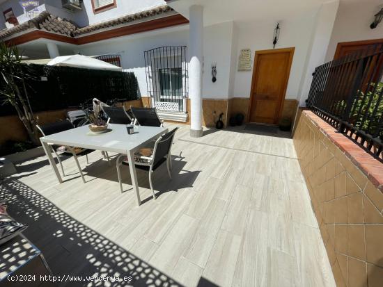 SE VENDE ADOSADA EN ZONA EL SANTISCAL - CADIZ