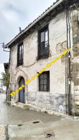 CASA CON TERRENO PARA REFORMAR - PALENCIA