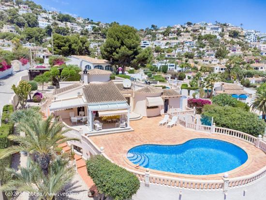 ENCANTADORA VILLA CON VISTAS AL MAR EN MORAIRA - ALICANTE