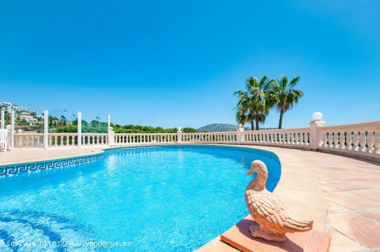 ENCANTADORA VILLA CON VISTAS AL MAR EN MORAIRA - ALICANTE