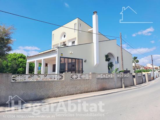 ESPECTACULAR CHALET DE LUJO CERCA A LA PLAYA, CON BALCÓN, JARDÍN, TERRAZA Y GARAJE - CASTELLON