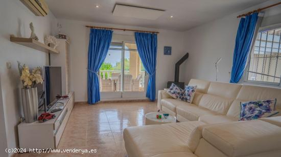 Encantadora villa de cinco dormitorios en Benijofar!!! - ALICANTE