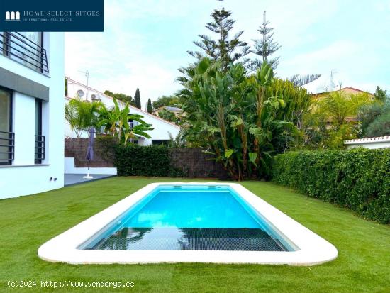 Casa moderna con jardín y piscina en Vallpineda - BARCELONA