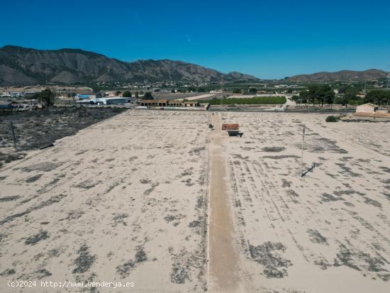 TERRENO CON MÁS DE 27.000M2 EN ORIHUELA- PÓLIGONO REDOVÁN. - ALICANTE