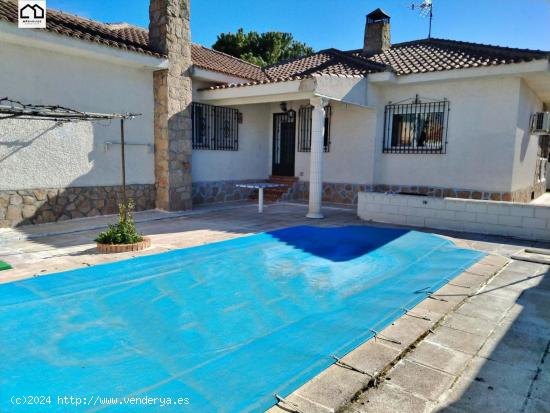 APIHOUSE VENDE CHALET INDEPENDIENTE CON PISCINA EN CHOZAS DE CANALES. PRECIO 275.000€ - TOLEDO