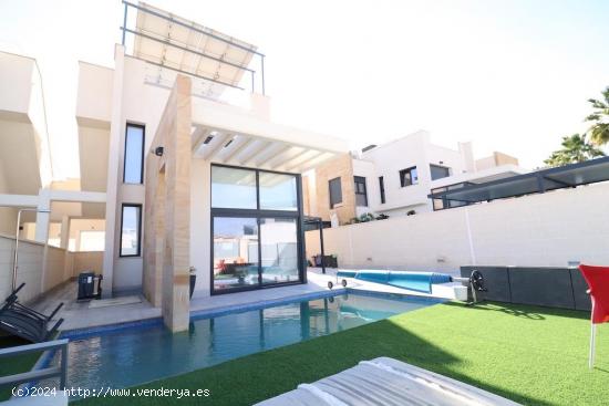 VILLA EN ORIHUELA COSTA-CABO ROIG. 3 DOR. 3 BAÑOS. 230M2 DE PARCELA. - ALICANTE