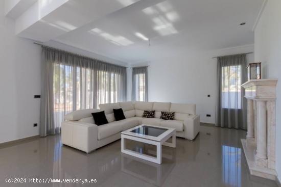 VILLA EN CABO ROIG CON VISTAS AL MAR. 1615 M2 DE PARCELA. 711M2 DE CASA.  4 DOR. 6 BAÑOS. - ALICANT