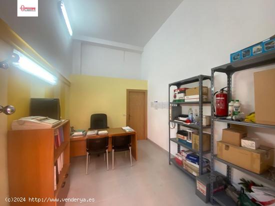 En Burgos. Zona Plz Aragón. Se vende local de unos 37 mt, altura de 5 mt aprx - BURGOS