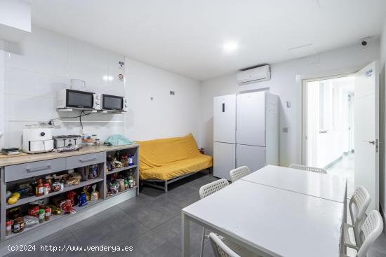 ¡ATENCIÓN! VIVIENDA DE OCHO HABITACIONES IDEAL COMO INVERSIÓN - GRANADA