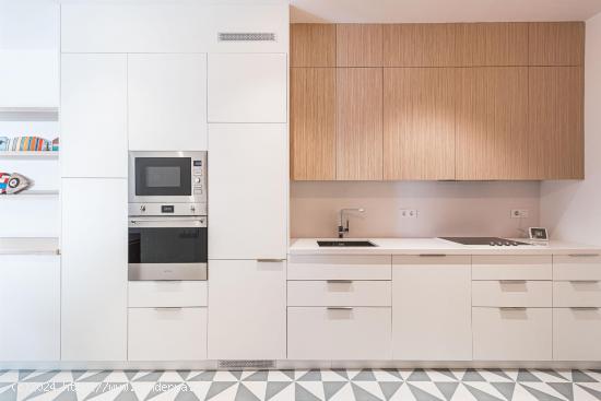 Piso reformado de 3 habitaciones en el Eixample - BARCELONA