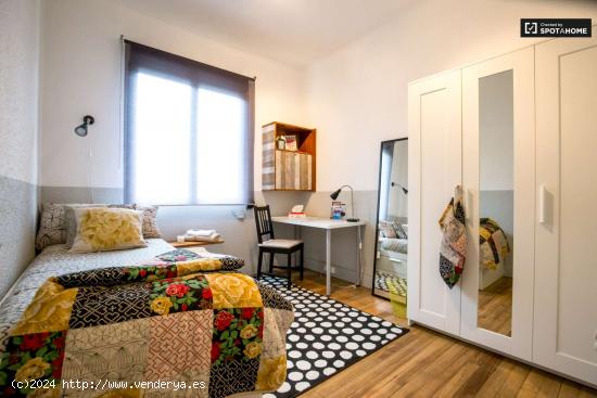  Gran habitación con calefacción en un apartamento de 3 dormitorios en Uribarri - VIZCAYA 