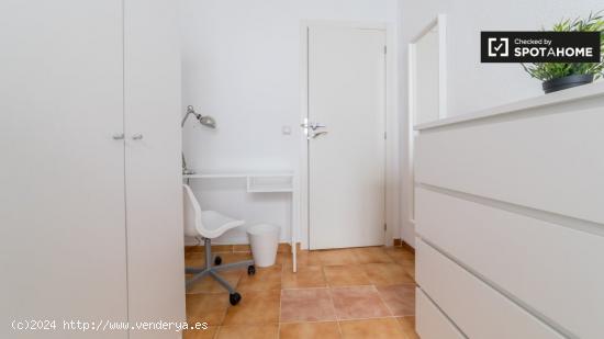 Habitación soleada con cama doble en alquiler en Algirós - VALENCIA